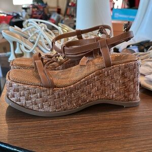 Platform sandals